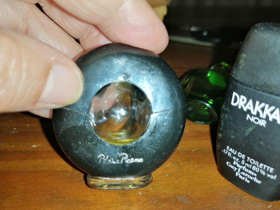 Golas em lã e perfumes miniaturas