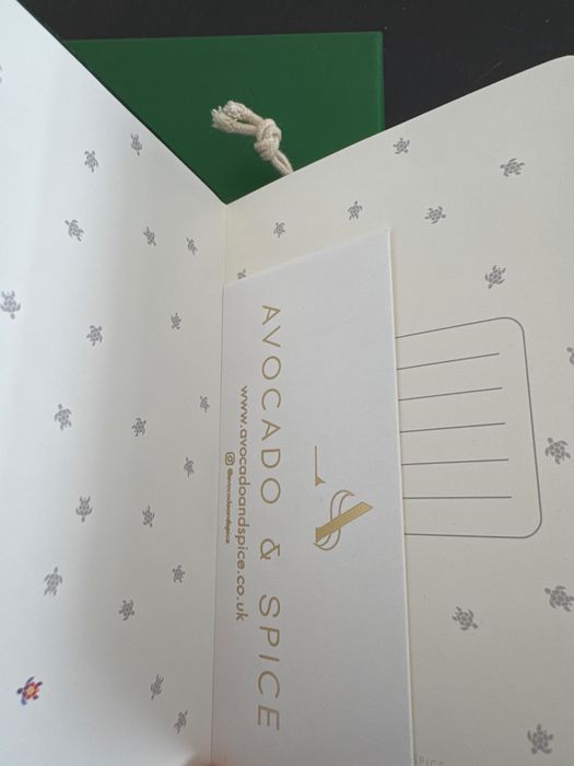 Caderno Avocado & Spice – Edição Tartaruga Dourada (Novo)