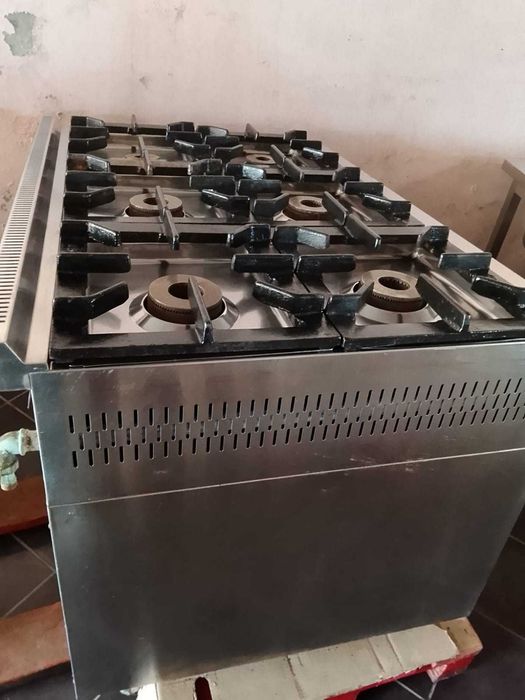 Fogão industrial de 6 bicos com forno
