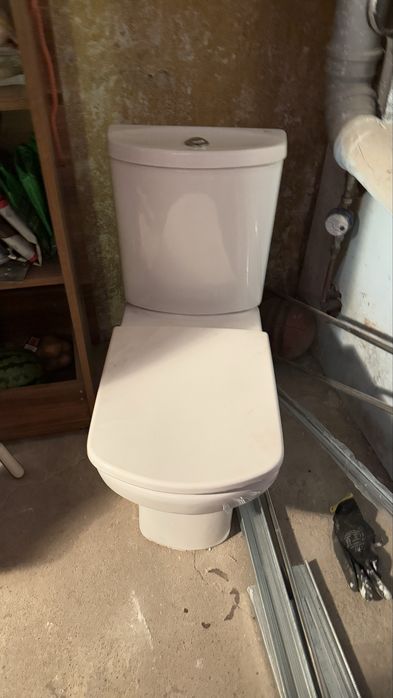 Toaleta WC kibel z umywalka