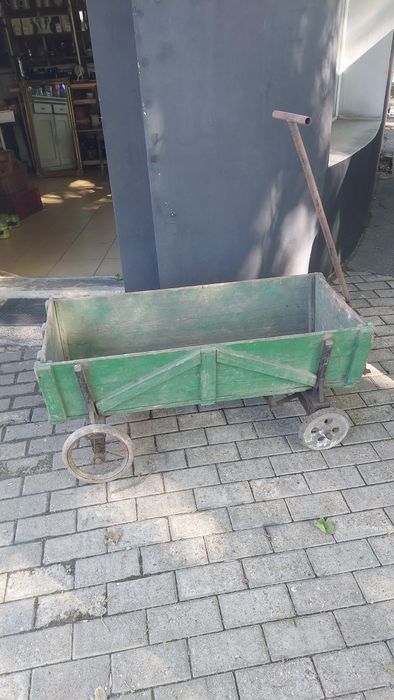 Stary drewniany wóz, wózek