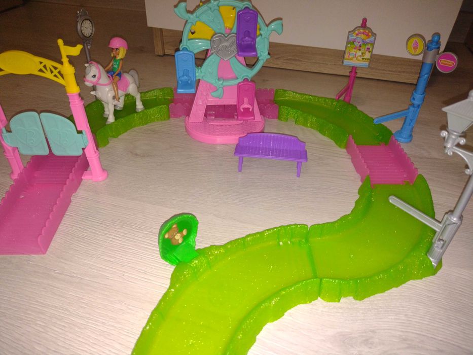 Barbie on the go Wesołe miasteczko