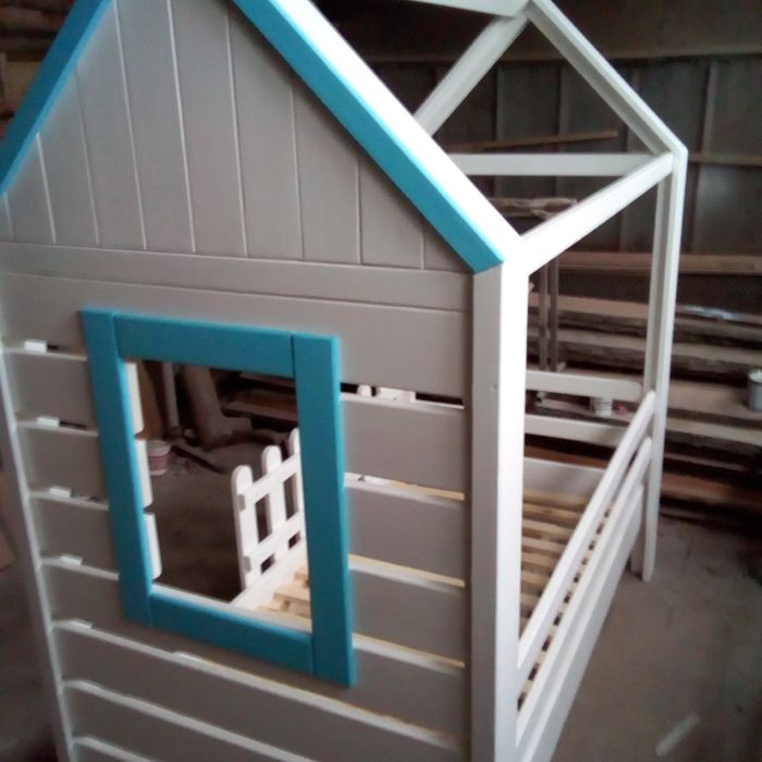 Кровать домик из дерева