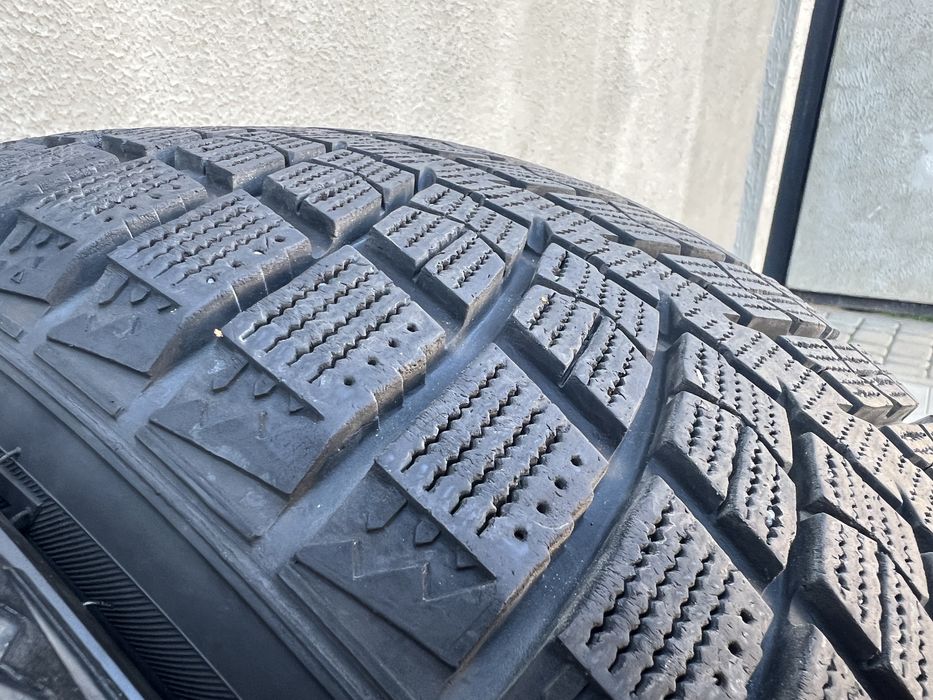 Шини зимові 225/50 R17