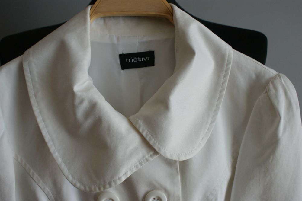 Motivi biała krótka marynarka elegancka dwurzędowa S-36 wesele ślub