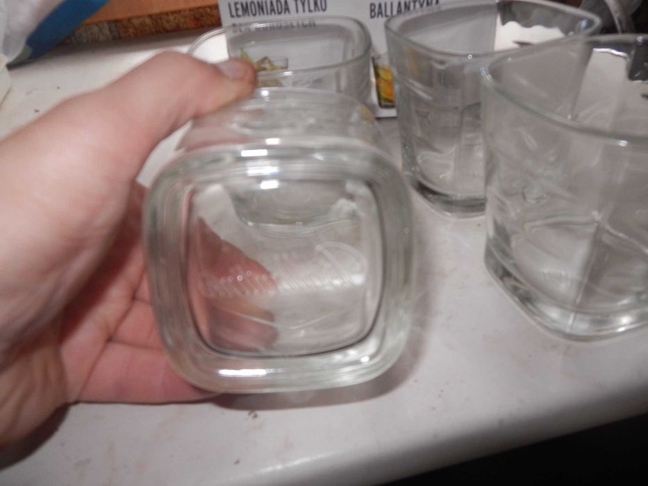 Wyprzedaż->Szklanki tłoczone Ballantines 40 ml -4 sztuki nowe