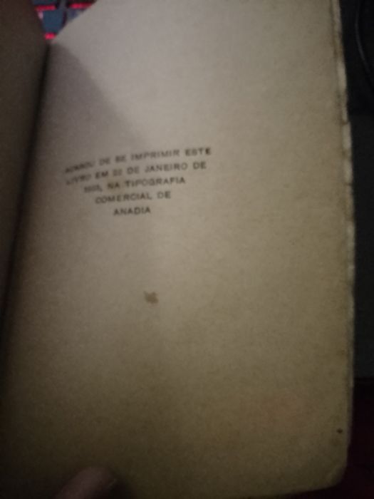 O claro Vermelho-Poemas-R.R.Santos-35-1e.12E-Blusa Homem zara2EDesde2E