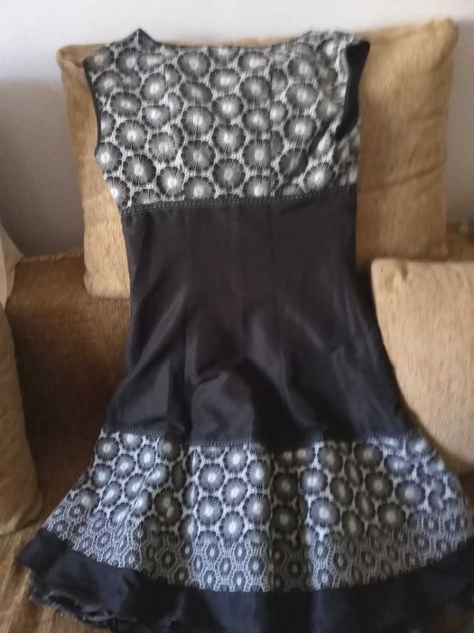 Плаття з вишивкою дуже вишукане