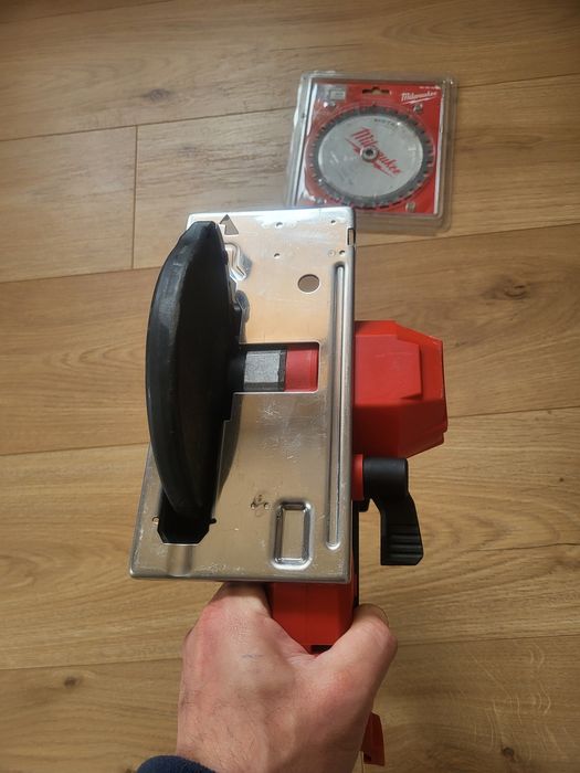 Milwaukee 2782-20 пила по металу