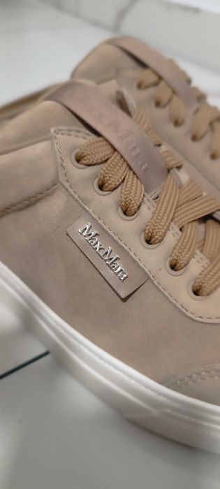 Продам кроссовки Max Mara