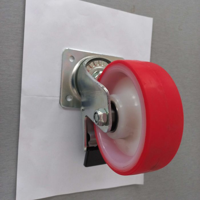 Koła poliamidowo-poliuretanowe, w obudowach skętnych z hamulcem