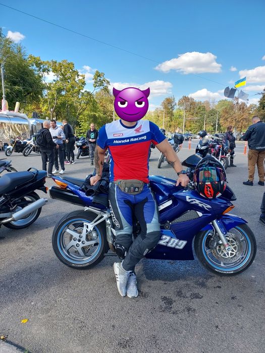 Мотоцыкл Хонда ВФР 800