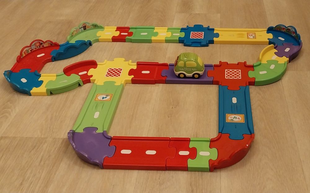 tor droga tut-tut VTECH zestaw deluxe, z autkiem van