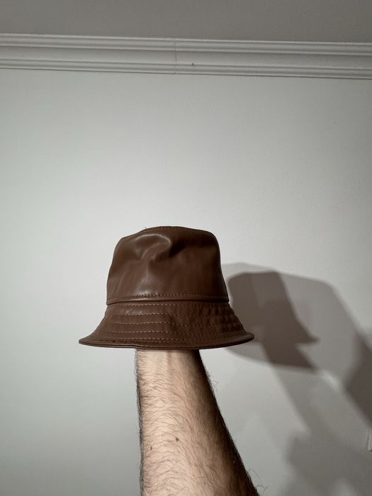 Капелюшки жіночі