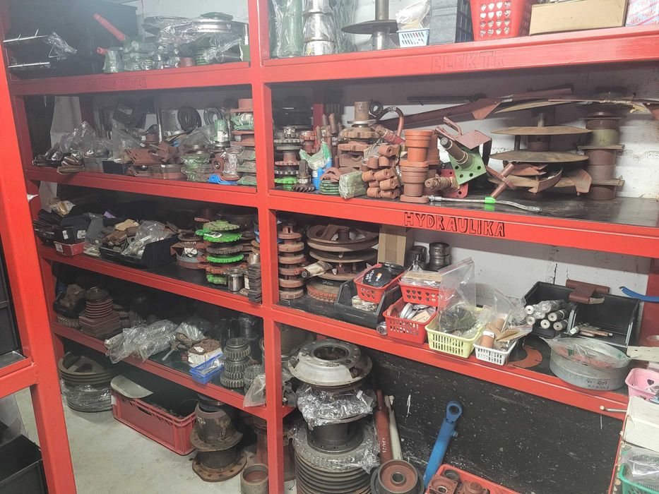 Obudowa uchwyt rury wysypu BIZON wszystkie częsci  BIZON Z056 Z058