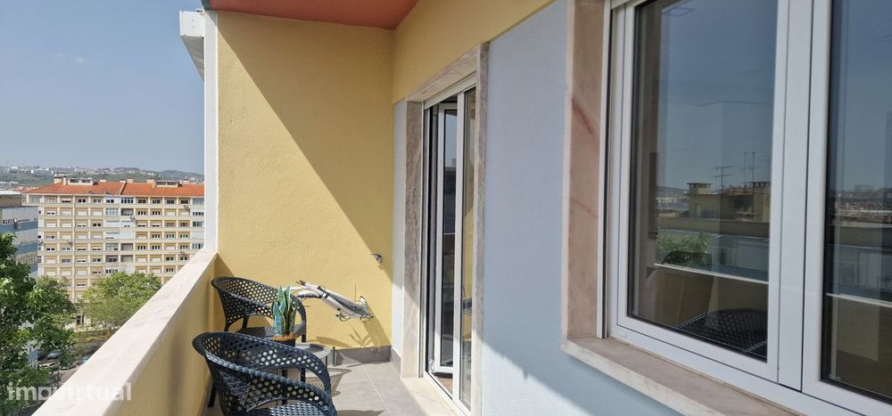 T3 Remodelado com Suite, Varandas e Excelente Localização Central em