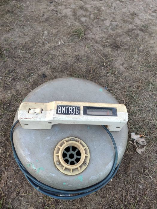 Пилосос Audra та  пилосос  Витязь