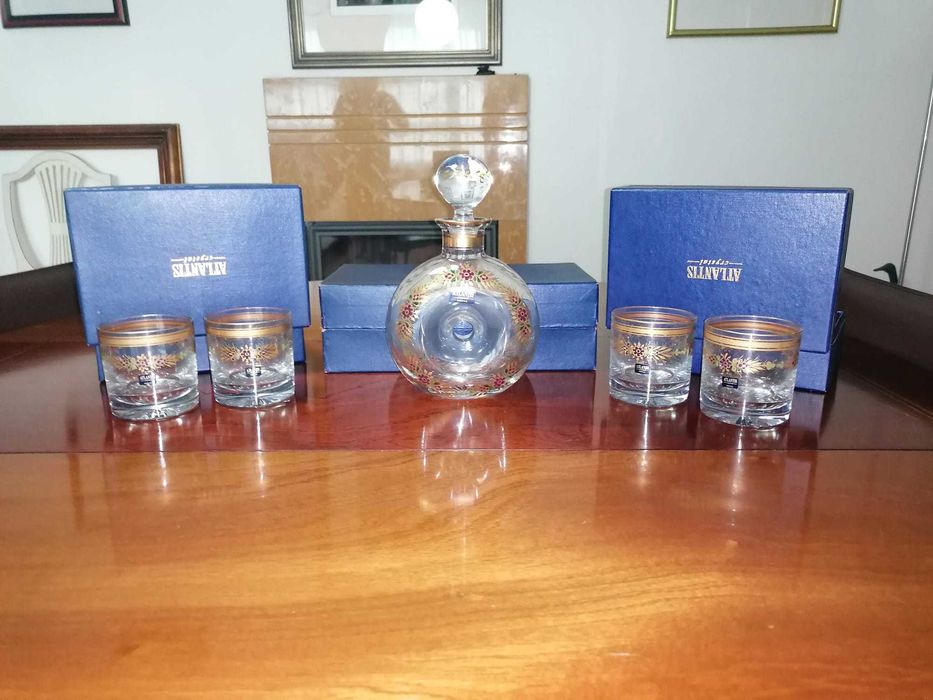 Cristal ATLANTIS , conjunto Frasco e 4 copos de Cristal lapidado