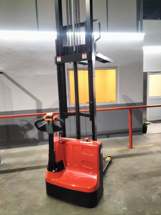 Novo Empilhador Porta Paletes Stacker 1500kg , elevação a 3,5 e a  4mt