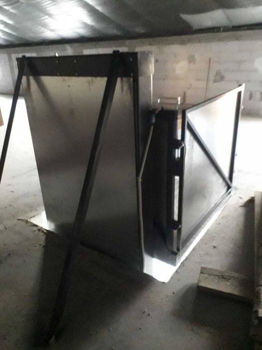 Вантажна вертикальна підіймальна платформа-ліфт