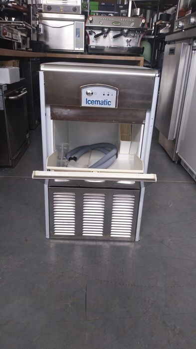Kostkarka do lodu Icematic E 25 – 25 kg/24h