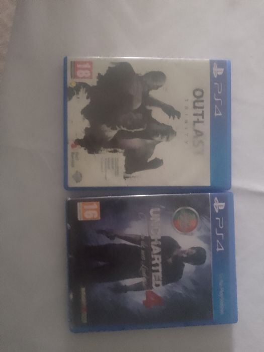 Pack PS4: Uncharted 4 + Outlast Trinity