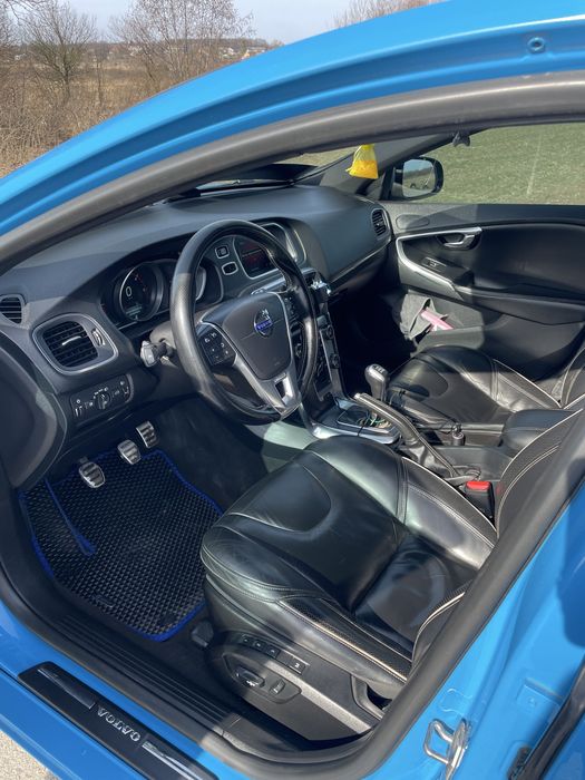 Продам Volvo v40 2014 рік