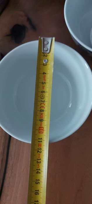 Zestaw filiżanek z porcelany