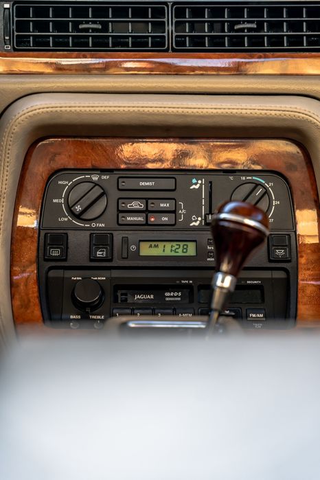 Jaguar XJ6 Gold Edition