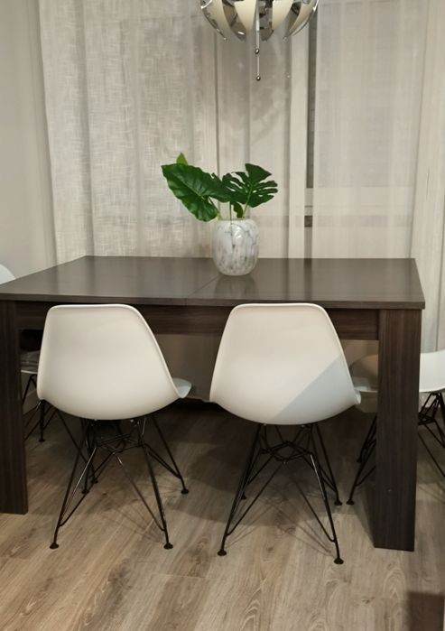 Mesa (extensível)  com 4 cadeiras