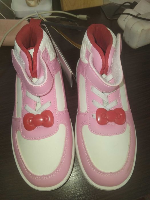 Buty dla dziewczynki w rozmiarze 30 nowe z metką