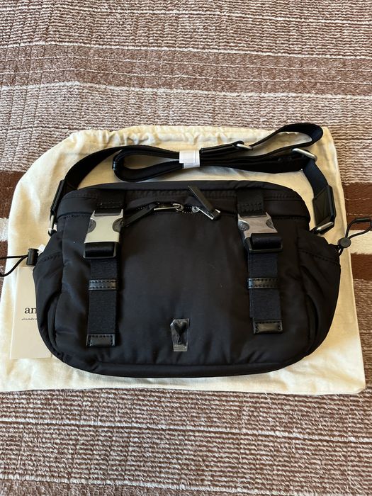 Сумка Ami Paris , black ami messenger bag