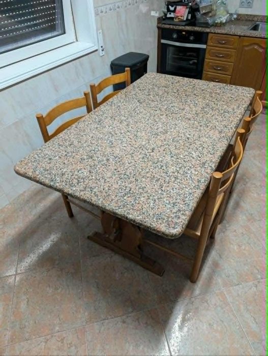 Mesa de Cozinha em granito + 6 cadeiras