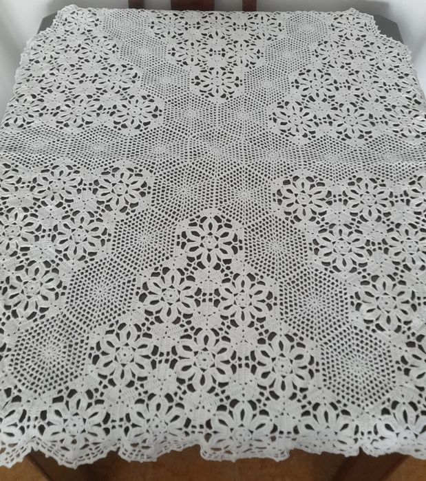 Toalha de mesa em crochê