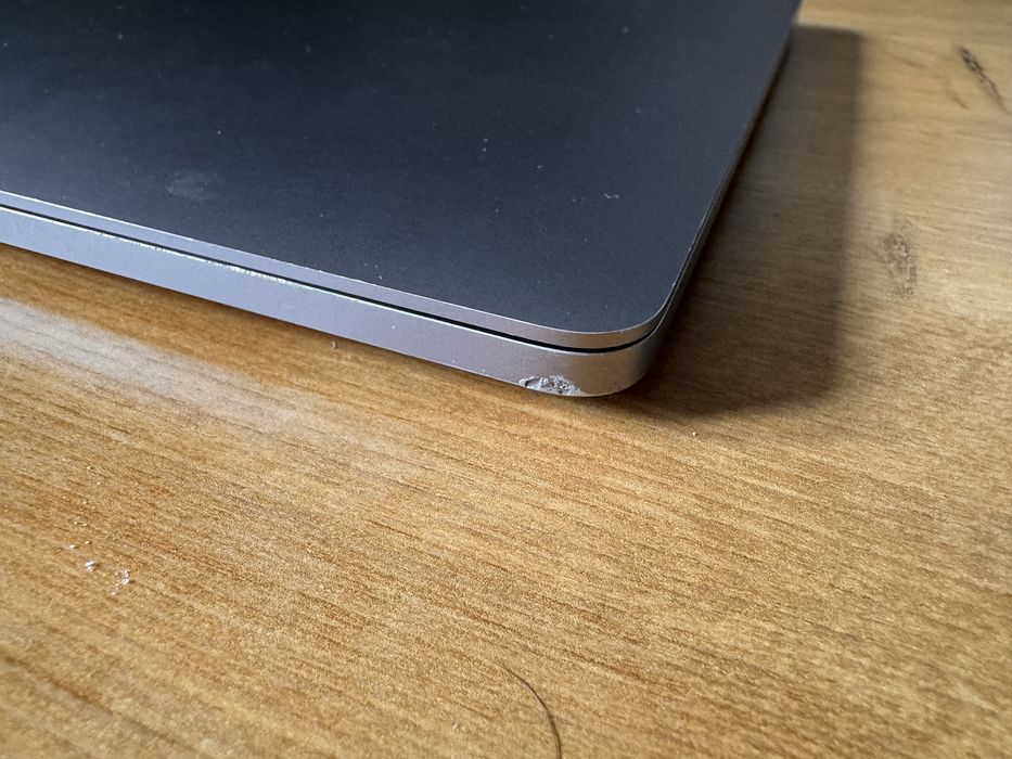 Macbook pro 16 2019 a2141 16/512 i7 radeon 5300m