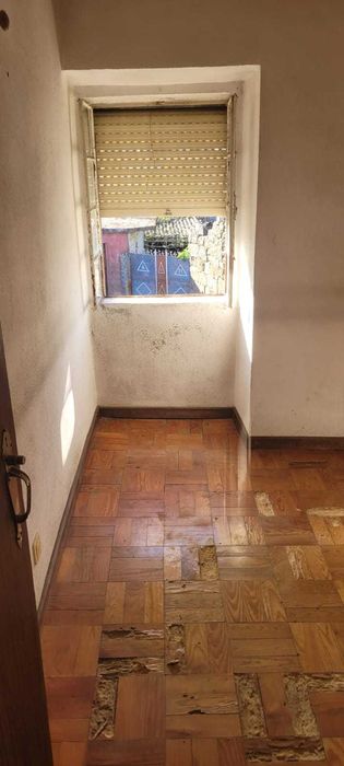 Moradia em pedra à renovar