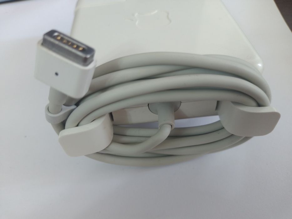 Оригінальний адаптер живлення Apple