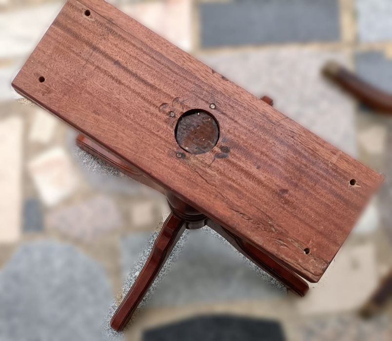 Pés de mesas de sala muito antigos