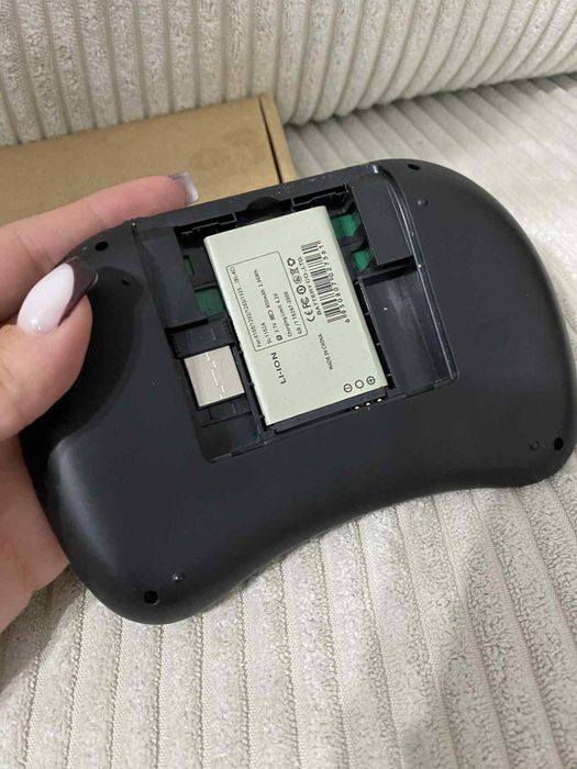 Bezprzewodowa mini klawiatura z touchpadem