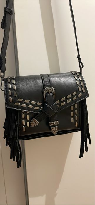 Mala em pele da zara com franjas em camurca preta