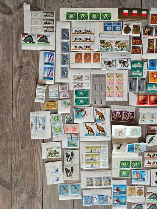 Duży zestaw znaczków PRL ok. 200 szt. – serie, bloki, lata 60–70