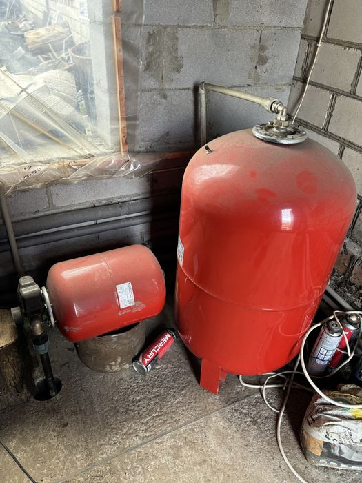 Продам котел твердопаливний.до нього ще весь комплект.