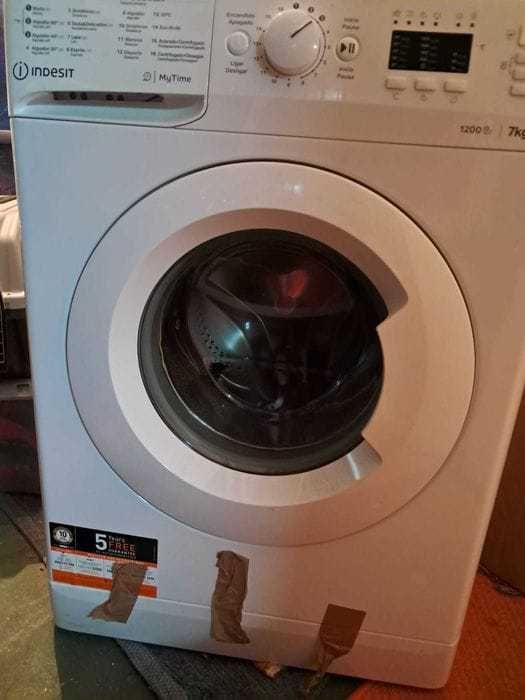 Máquina de lavar nova