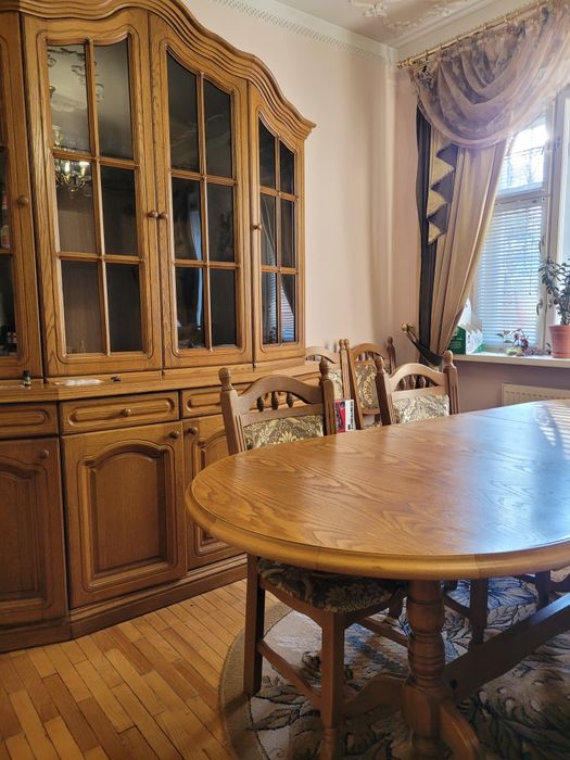 Оренда н/особняку в самому Центрі з гаражем,подвір'я,є все необхідне