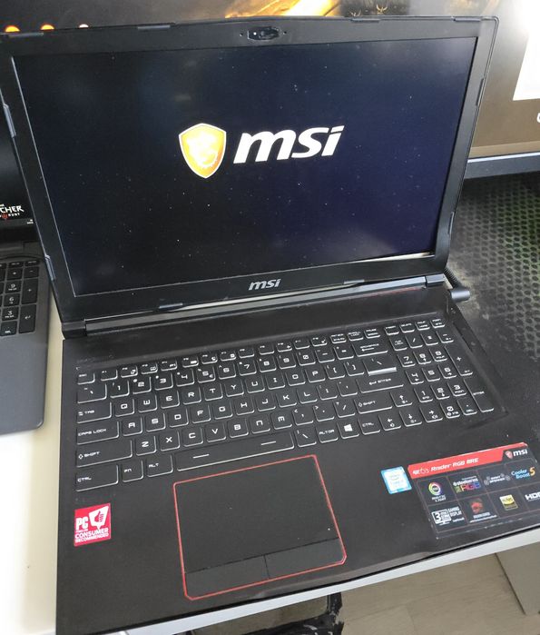 MSI GE63 Raider RGB 8RE i7 / GTX 1060 – do naprawy (zawias/matryca)