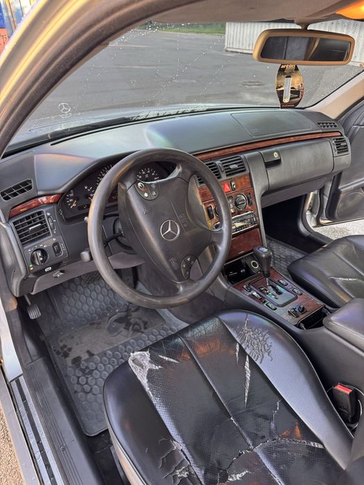 Mercedes 210 2.0benz