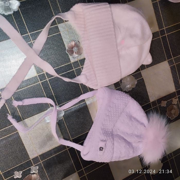 Продаються шапочки зимові