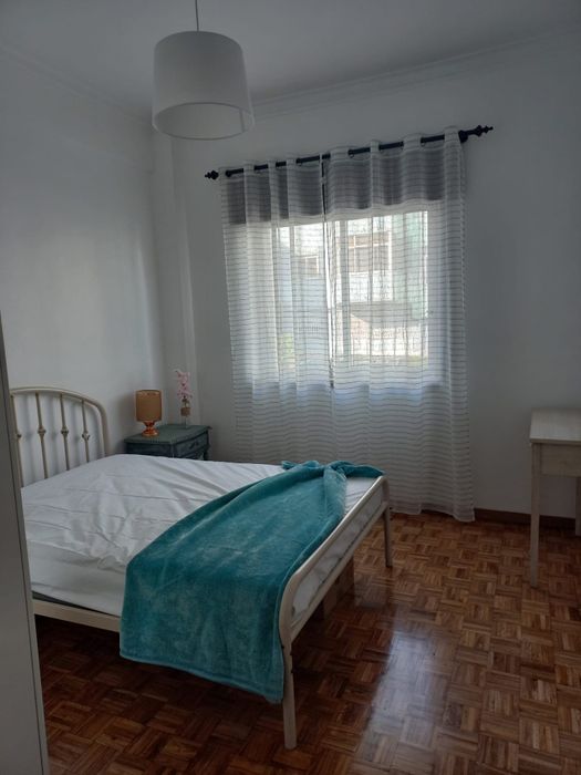 Quartos individuais, apart renovado e mobilado em Massamá.