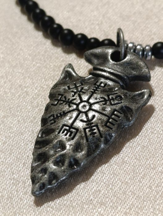 Naszyjnik Nordycki Vegvisir ,czarny agat hematyt