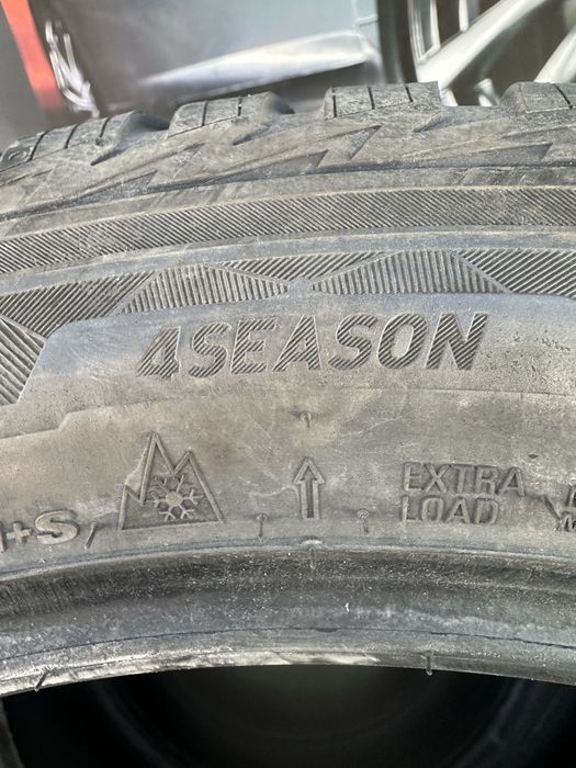 235/45 R17 Kumho Solus 22г комплект всесезонных шин.